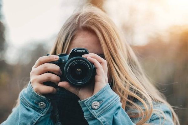 Comment personnaliser un cadeau pour un homme intéressé par la photographie pendant le Nouvel An ?